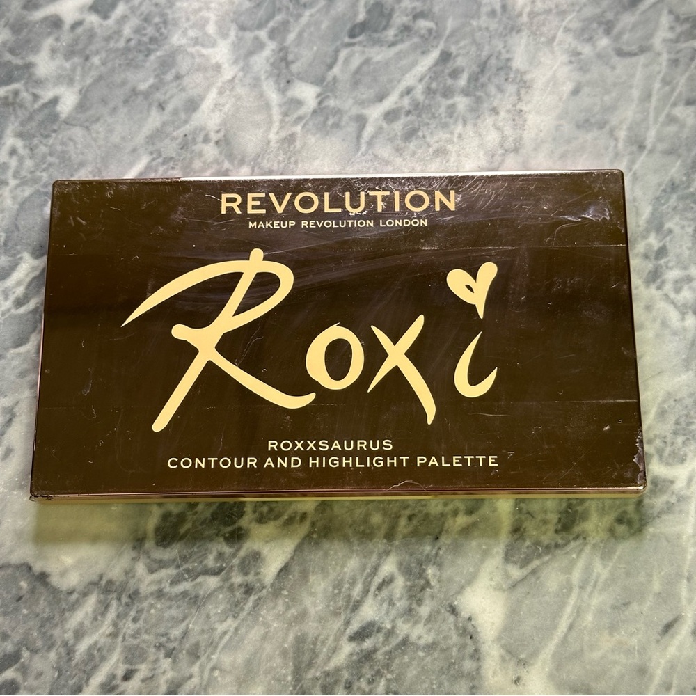 Revolution Roxi Roxxsaurus Contour and Highlight Palette